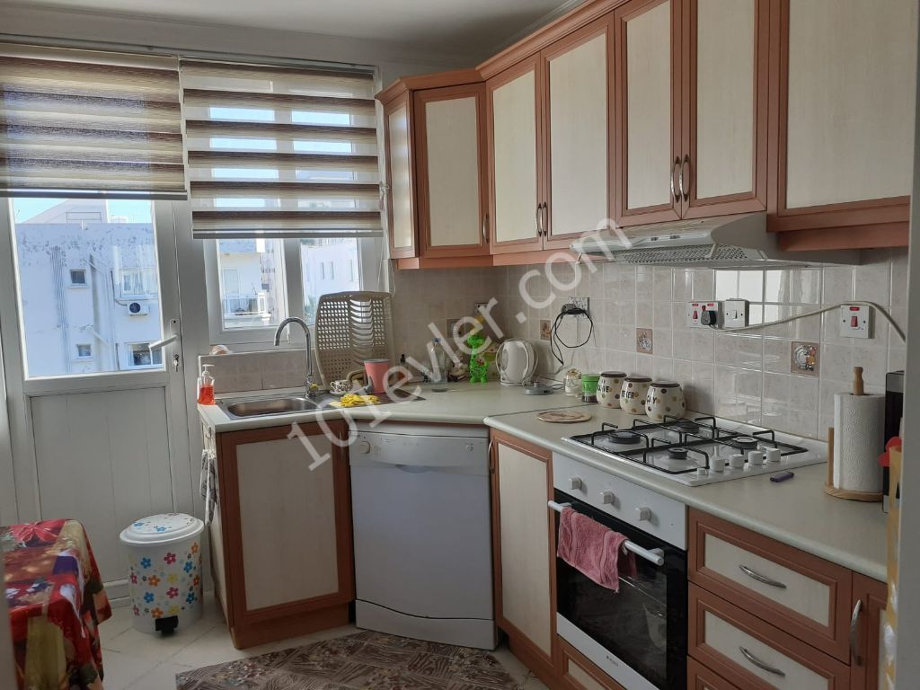 Girne merkez'de ana cadde ve tüm alışveriş merkezlerine çok yakın merkezi konumda - 4+1 / 260 m2 alana sahip satılık penthouse