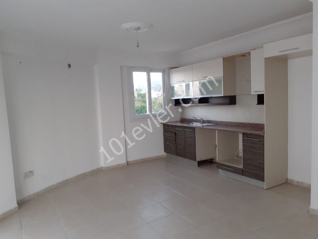 Flat To Rent in Alsancak, Kyrenia