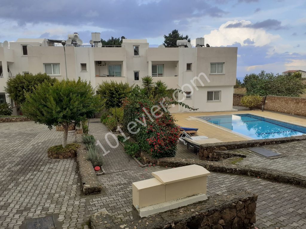 2 + 1 apartments for sale with all their belongings on a well-maintained site with a pool in Edremit.. ** 