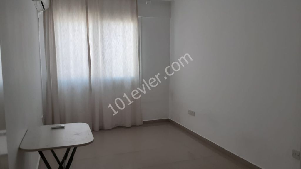 Flat To Rent in Aşağı Girne, Kyrenia