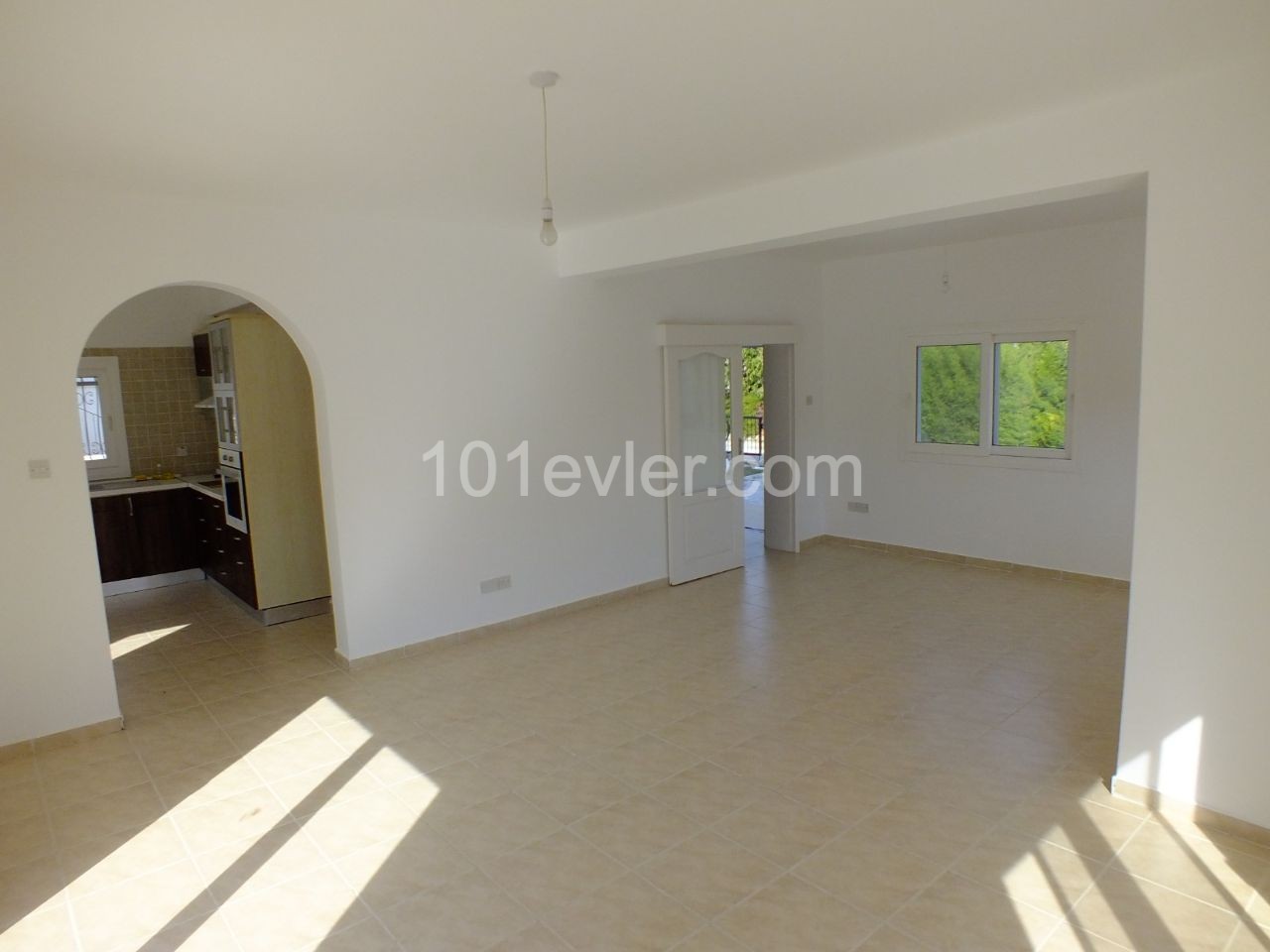 Tolle Lage in Kyrenia Yesiltepe, freistehende villa zum Verkauf in einem 700 m2 Garten.. ** 