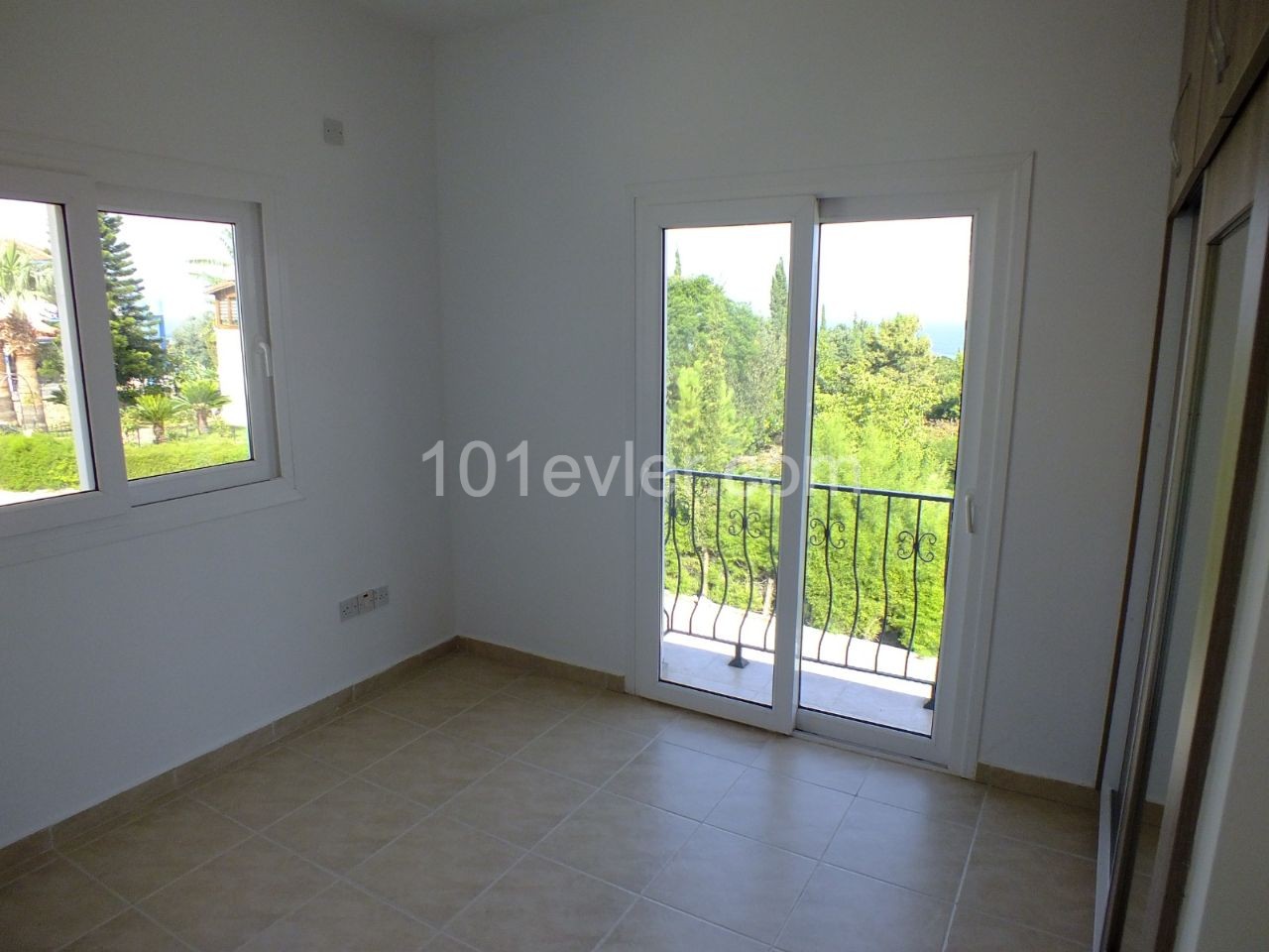 Tolle Lage in Kyrenia Yesiltepe, freistehende villa zum Verkauf in einem 700 m2 Garten.. ** 