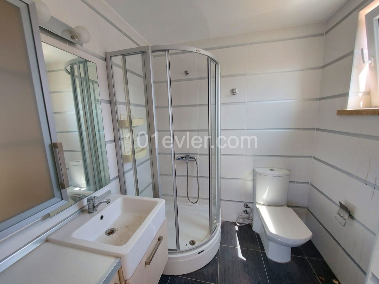 DETACHED Triplex villa with private swimming pool FOR SALE in Çatalköy, 100 meters from the beach. ** 