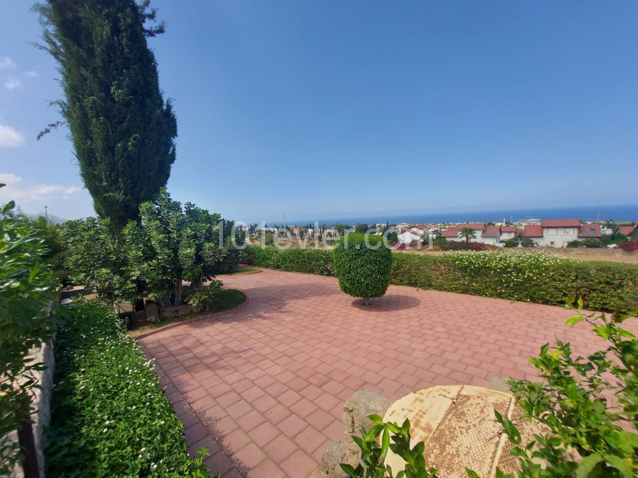 420 m2 Luxury Villa for Sale with Magnificent Mountain and Sea Views on Close to 1.5 Acres of Land in Çatalköy.. ** 