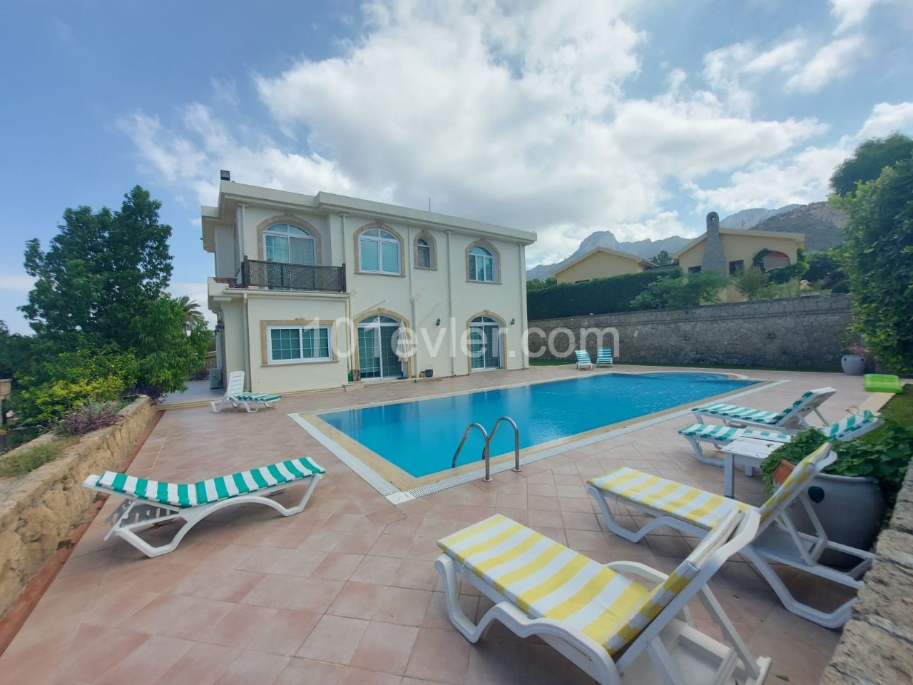 420 m2 Luxury Villa for Sale with Magnificent Mountain and Sea Views on Close to 1.5 Acres of Land in Çatalköy.. ** 