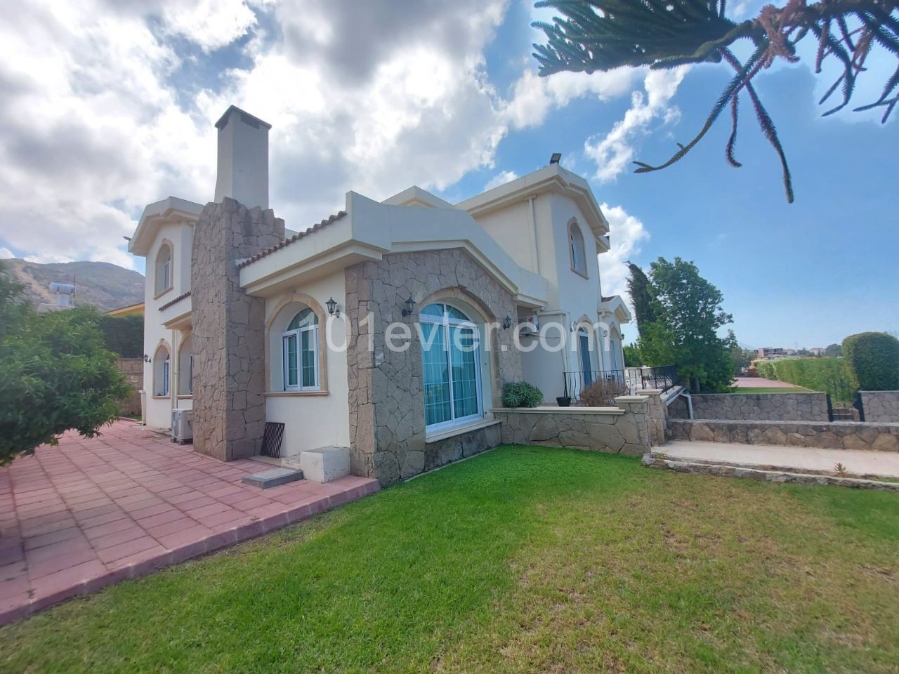 420 m2 Luxury Villa for Sale with Magnificent Mountain and Sea Views on Close to 1.5 Acres of Land in Çatalköy.. ** 