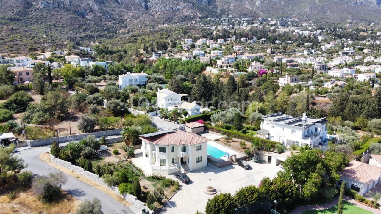 Villa + Auxiliary House with Mountain - Sea View and Private Swimming Pool on 2,740 m2 of Land in Ozankoy ** 