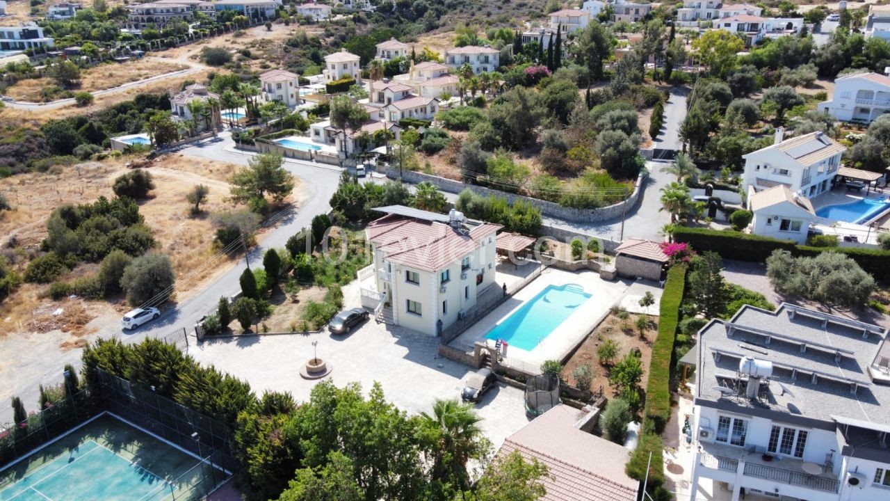 Villa + Auxiliary House with Mountain - Sea View and Private Swimming Pool on 2,740 m2 of Land in Ozankoy ** 