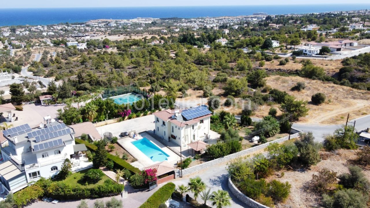 Villa + Auxiliary House with Mountain - Sea View and Private Swimming Pool on 2,740 m2 of Land in Ozankoy ** 