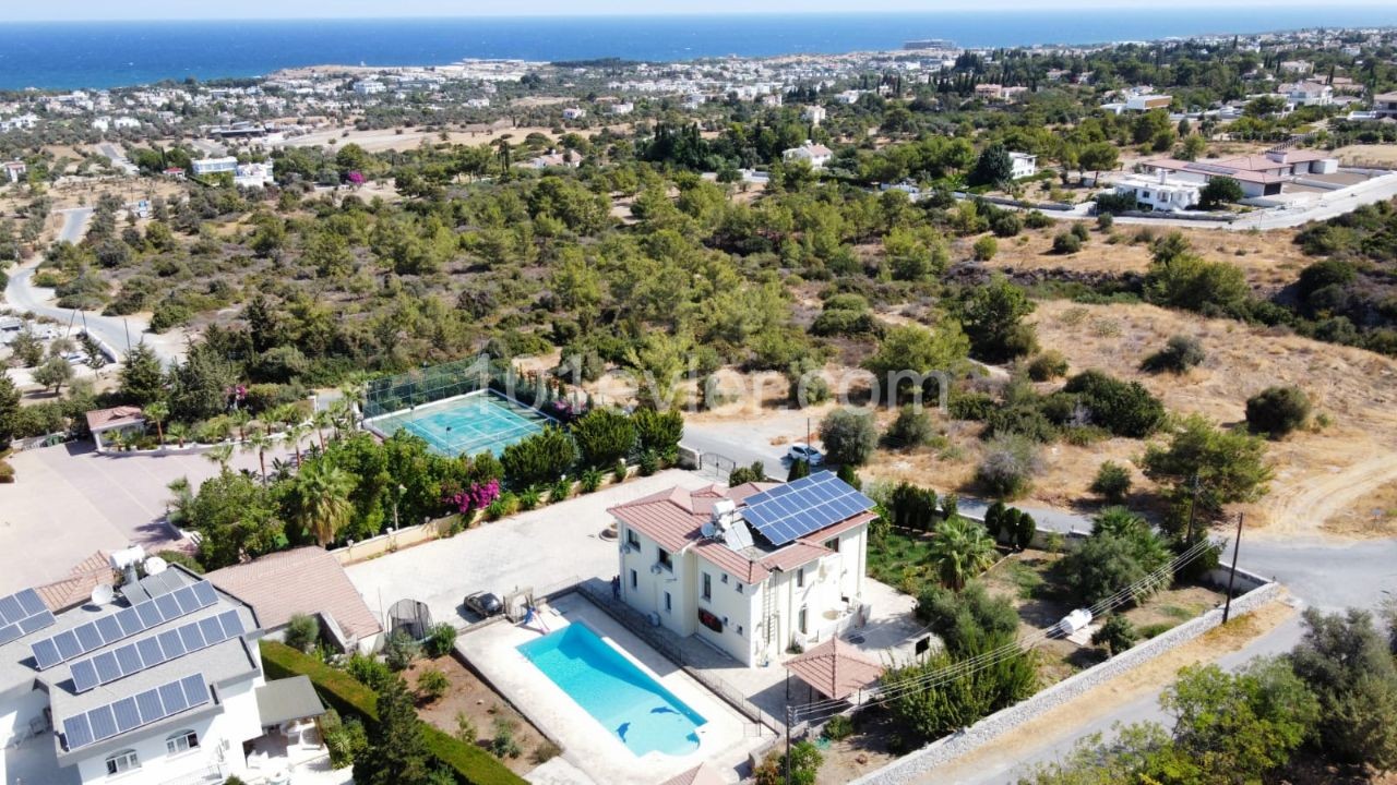 Villa + Auxiliary House with Mountain - Sea View and Private Swimming Pool on 2,740 m2 of Land in Ozankoy ** 