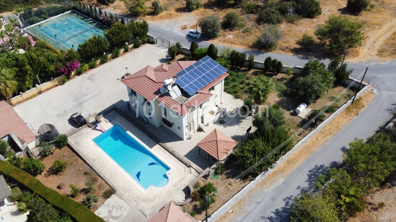 Villa + Auxiliary House with Mountain - Sea View and Private Swimming Pool on 2,740 m2 of Land in Ozankoy ** 