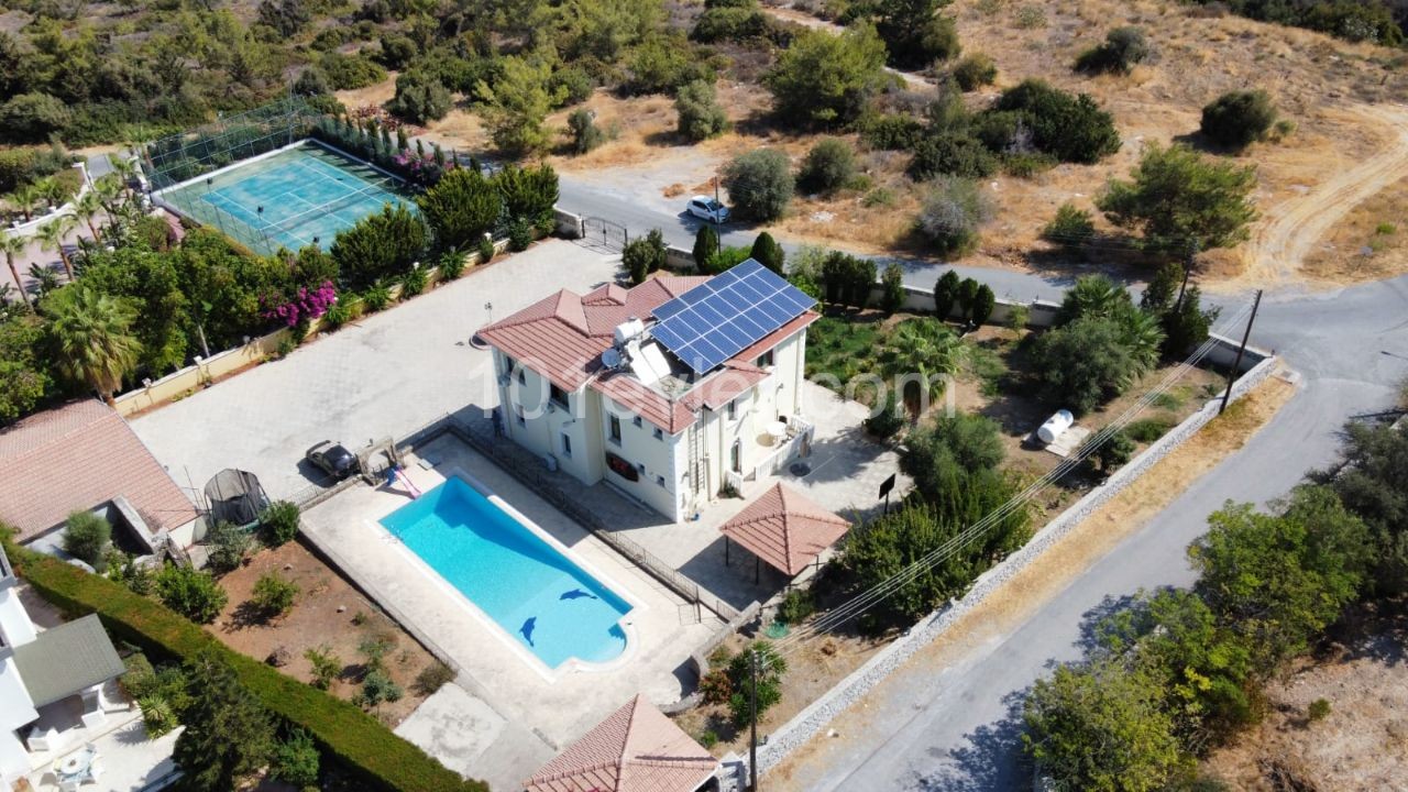 Villa + Auxiliary House with Mountain - Sea View and Private Swimming Pool on 2,740 m2 of Land in Ozankoy ** 