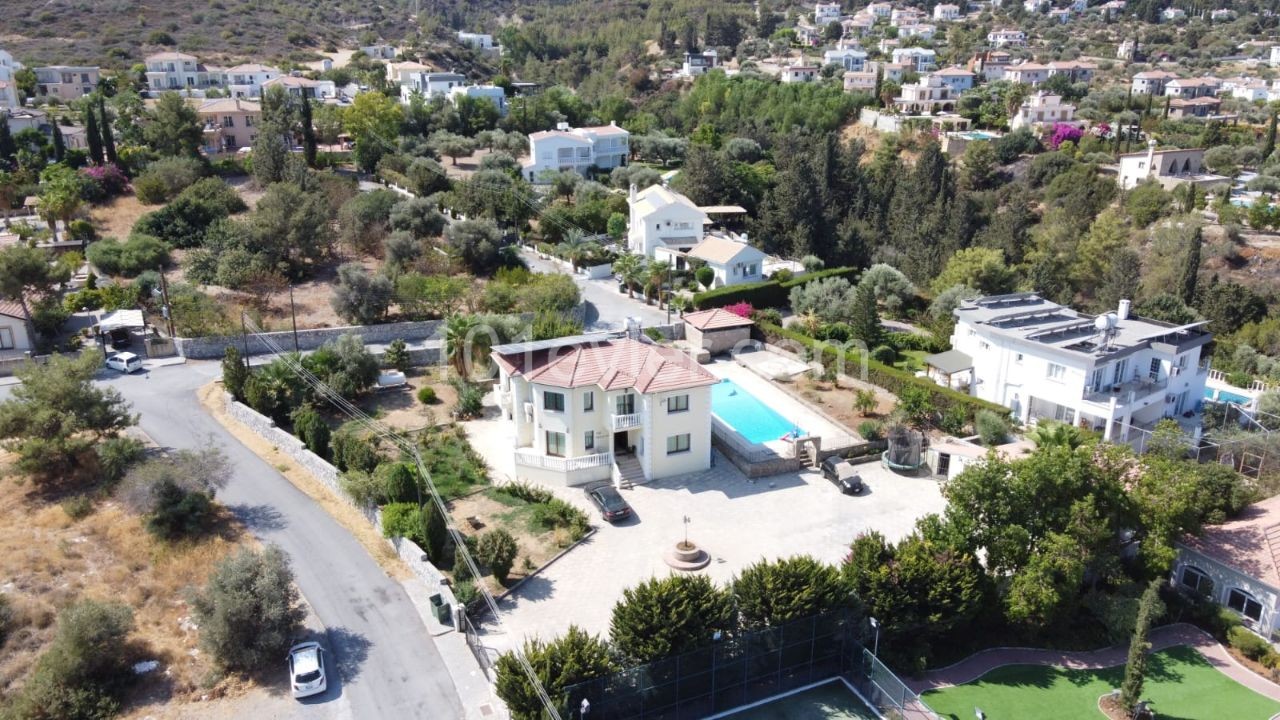 Villa + Auxiliary House with Mountain - Sea View and Private Swimming Pool on 2,740 m2 of Land in Ozankoy ** 