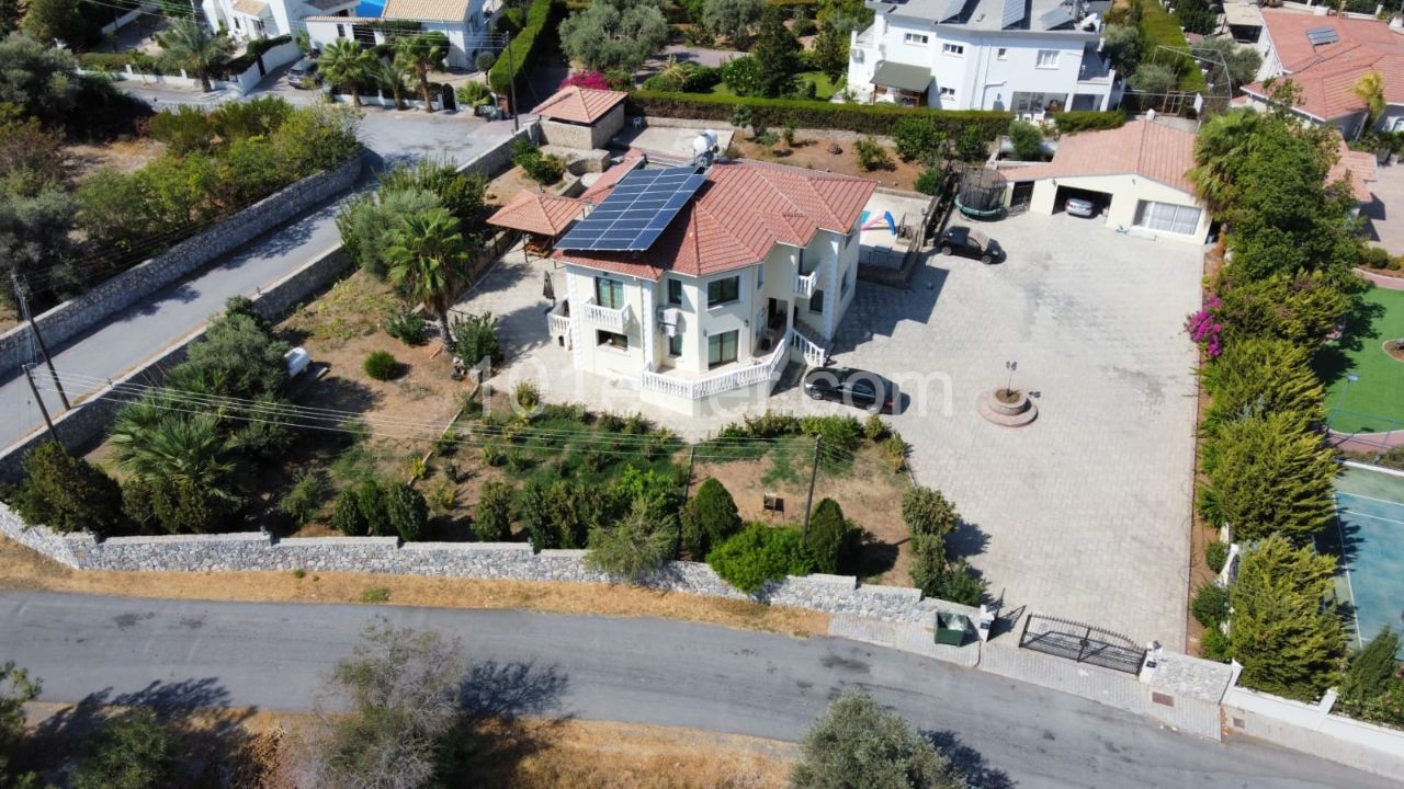 Villa + Auxiliary House with Mountain - Sea View and Private Swimming Pool on 2,740 m2 of Land in Ozankoy ** 