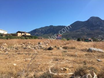 Girne karşıyakada denize 50m uzaklıkta satılık arsa