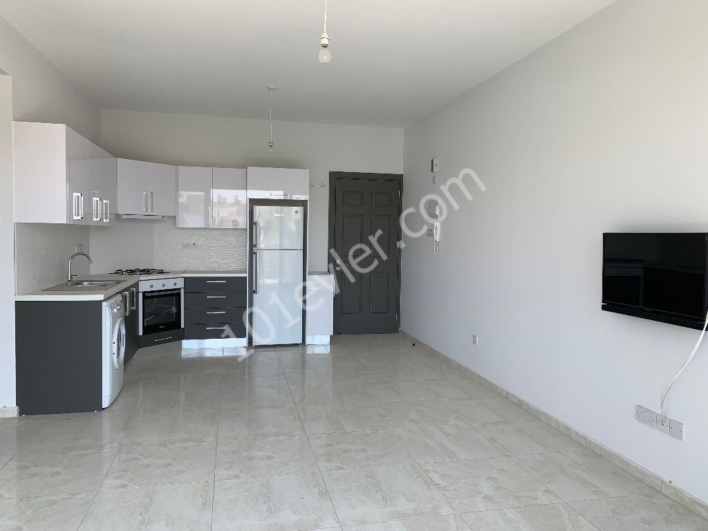 GÖNYELİ'DE SATILIK VERGİLERİ ÖDENMİŞ SIFIR BEYAZ EŞYALI 2+1 90 M2 TÜRK KOÇANLI DAİRE 43900 GBP