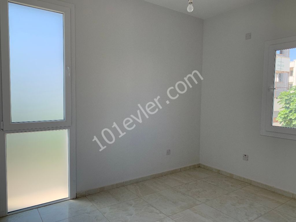 GÖNYELİ'DE SATILIK VERGİLERİ ÖDENMİŞ SIFIR BEYAZ EŞYALI 2+1 90 M2 TÜRK KOÇANLI DAİRE 43900 GBP