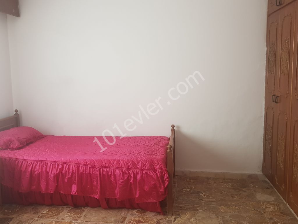 تخت برای اجاره in Karakol, فاماگوستا