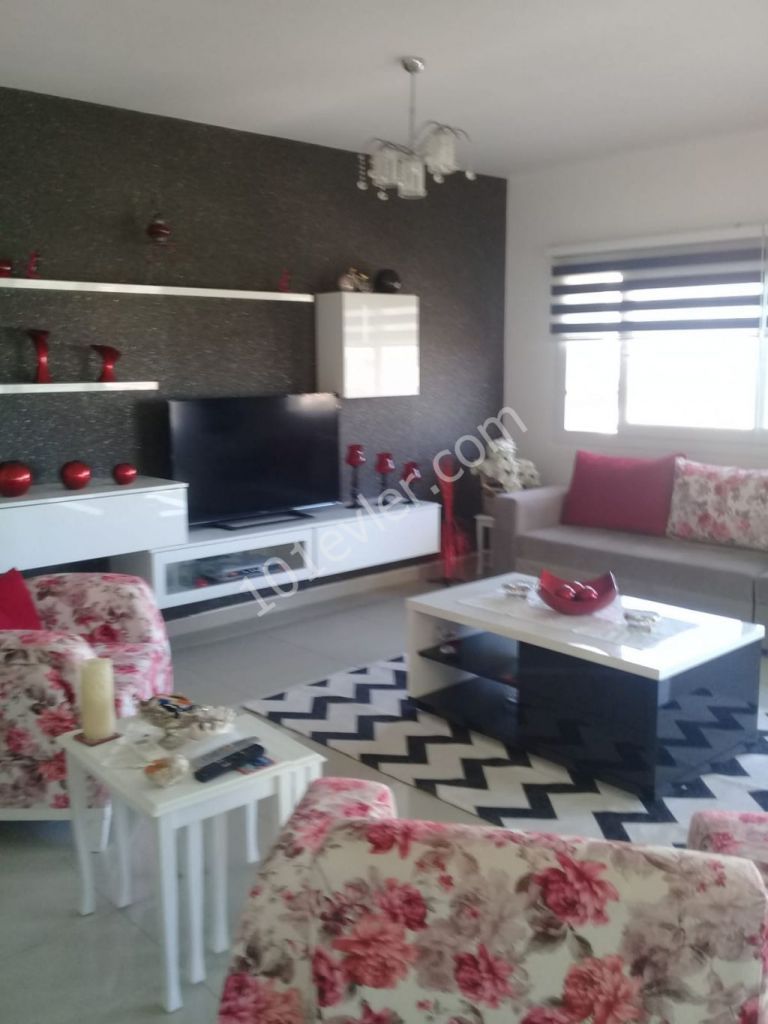 Mağusa Yeni Boğaziçi'nde kuralik lüks 3+1 eşyalı daire