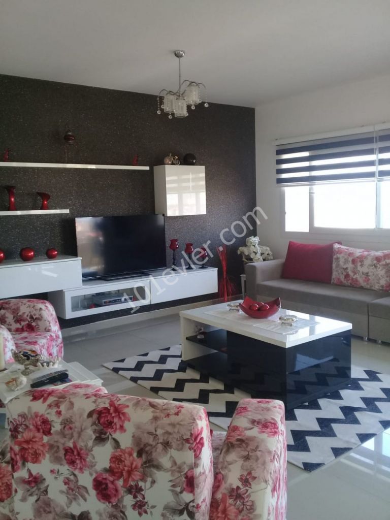 Mağusa Yeni Boğaziçi'nde kuralik lüks 3+1 eşyalı daire