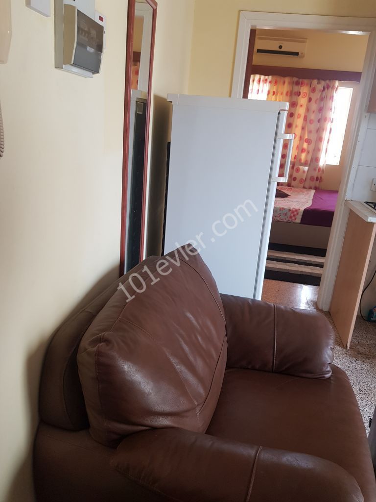 Mağusa merkezde kiralık 1+1