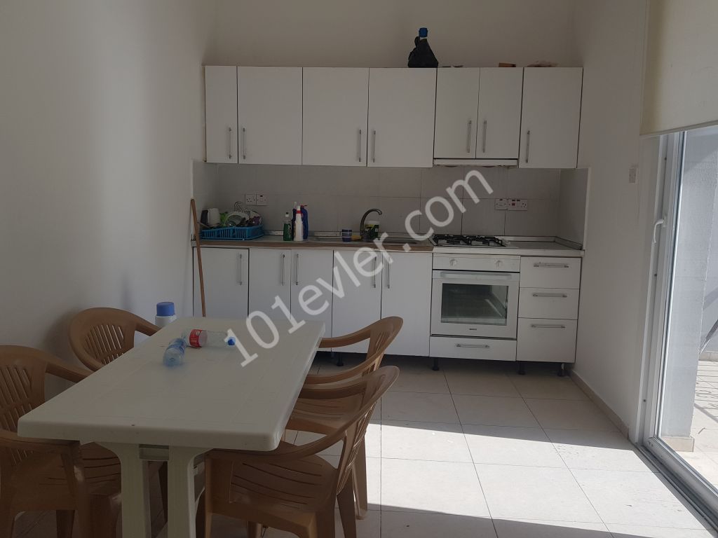 Mağusa karakolda kiralık 3+1 daire zemin kat