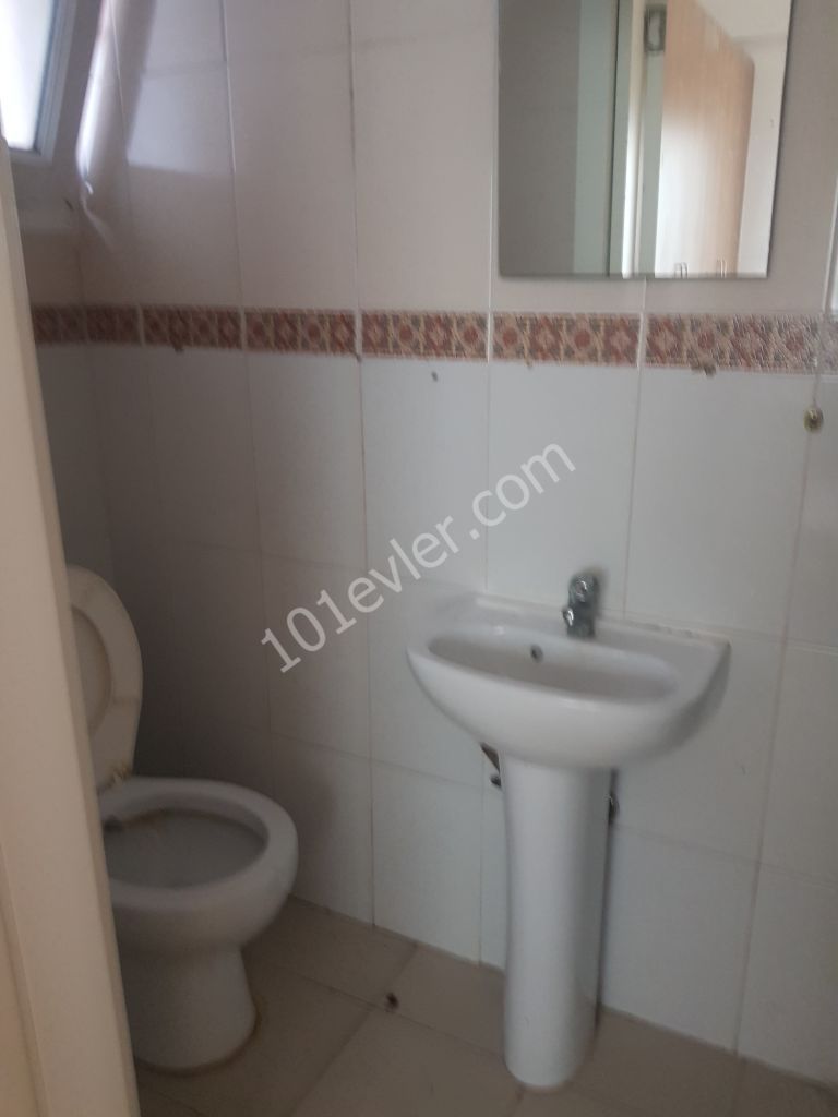 Mağusa karakolda kiralık 3+1 daire zemin kat