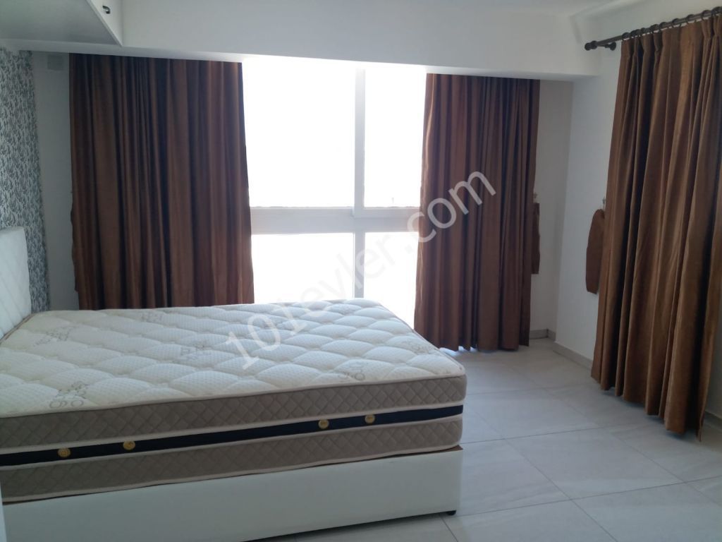 Mağusa merkezde satılık lüks penthouse 1+1 daire