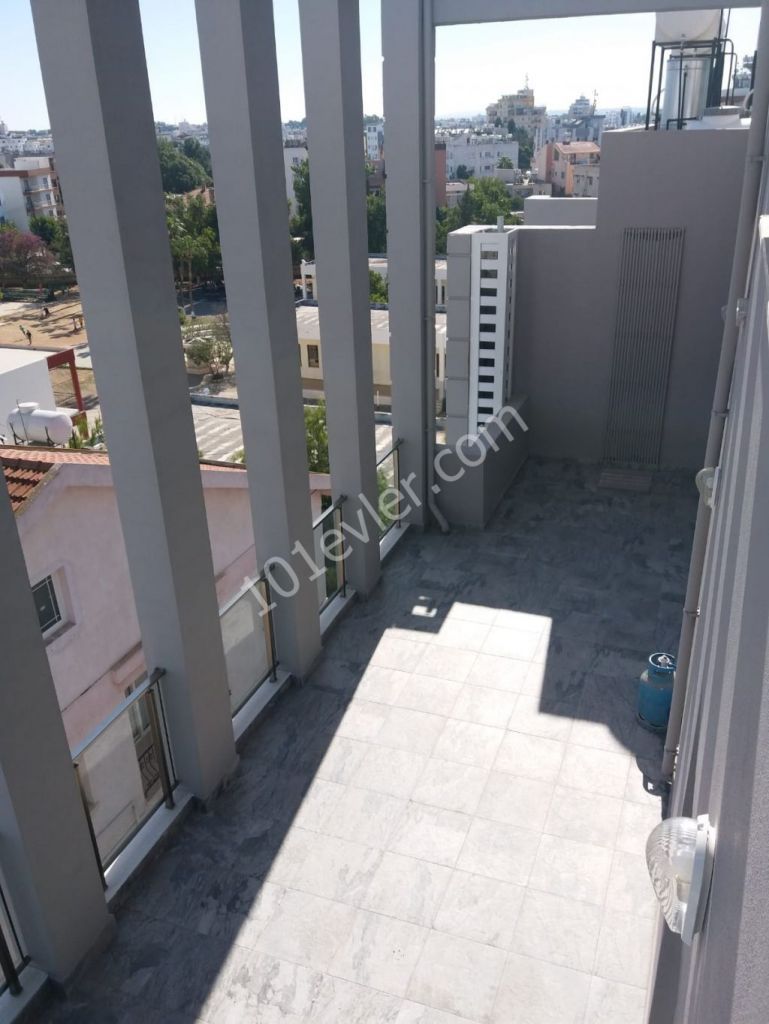 Luxus penthouse 1+1 Wohnung zum Verkauf im Zentrum von Famagusta ** 