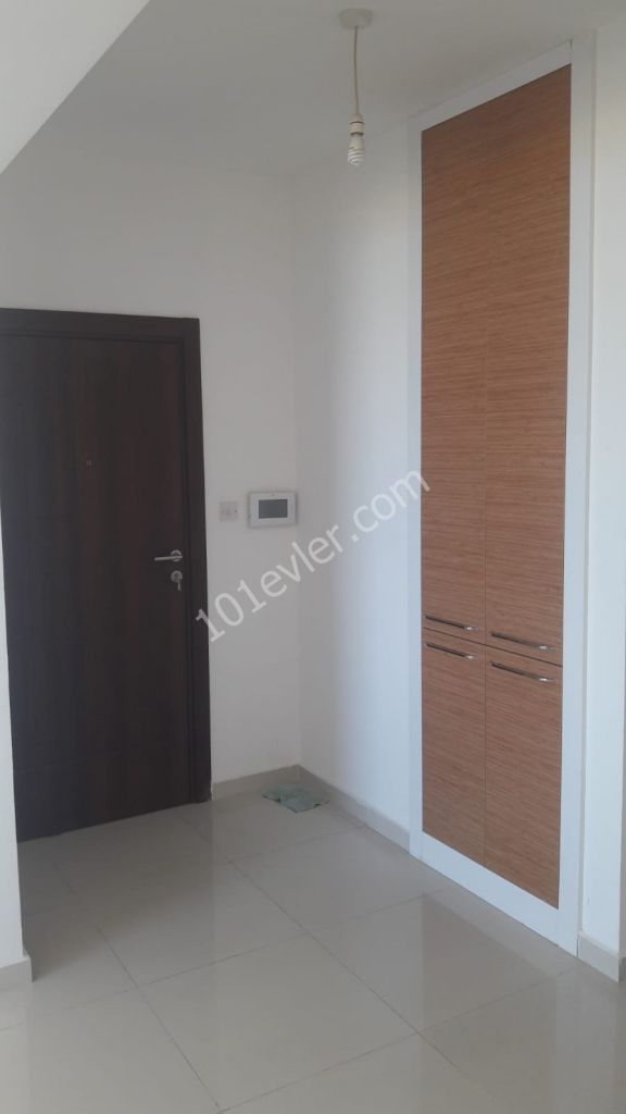 Mağusa gülseren de 3+1 eşyalı lux daire