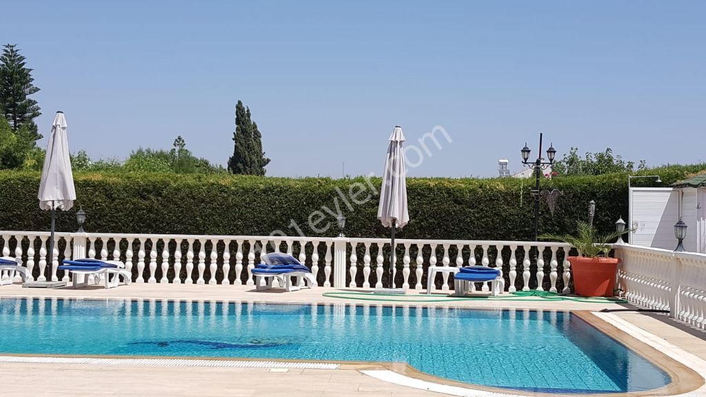 4 + 2 Villa mit Pool zu verkaufen in Magusa neue Bosporus ** 