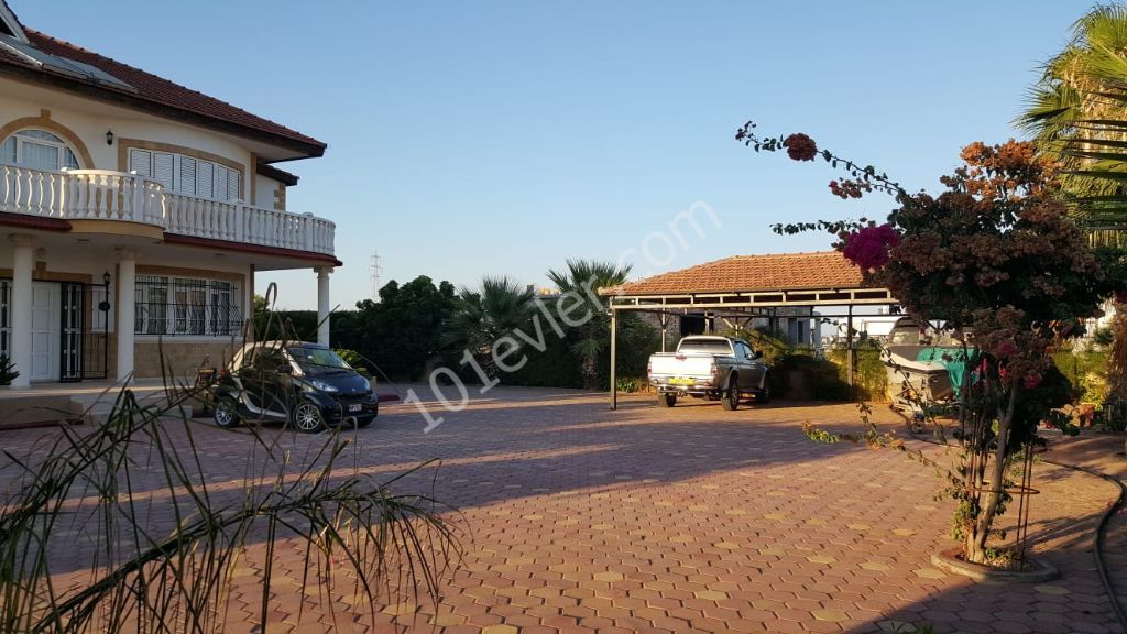 4 + 2 Villa mit Pool zu verkaufen in Magusa neue Bosporus ** 