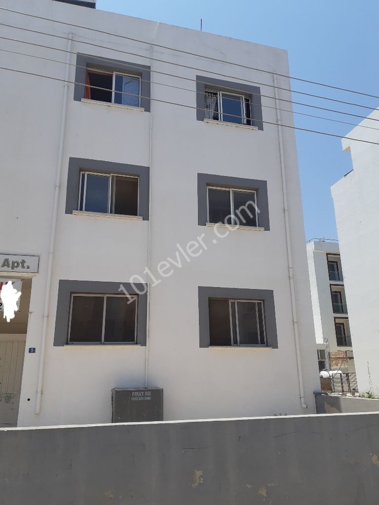 Magusada satılık   komple apartman