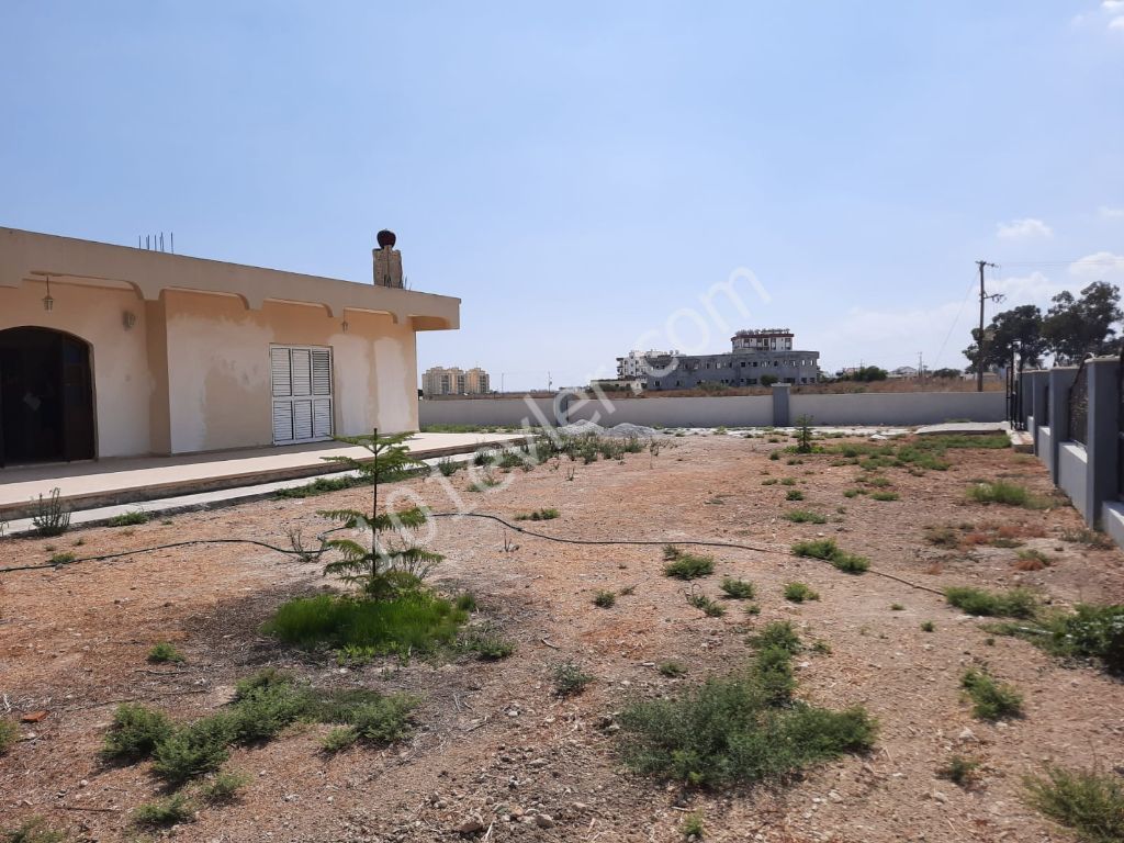 Decoupled house on a plot of 6 pieces in the center of the pier ** 