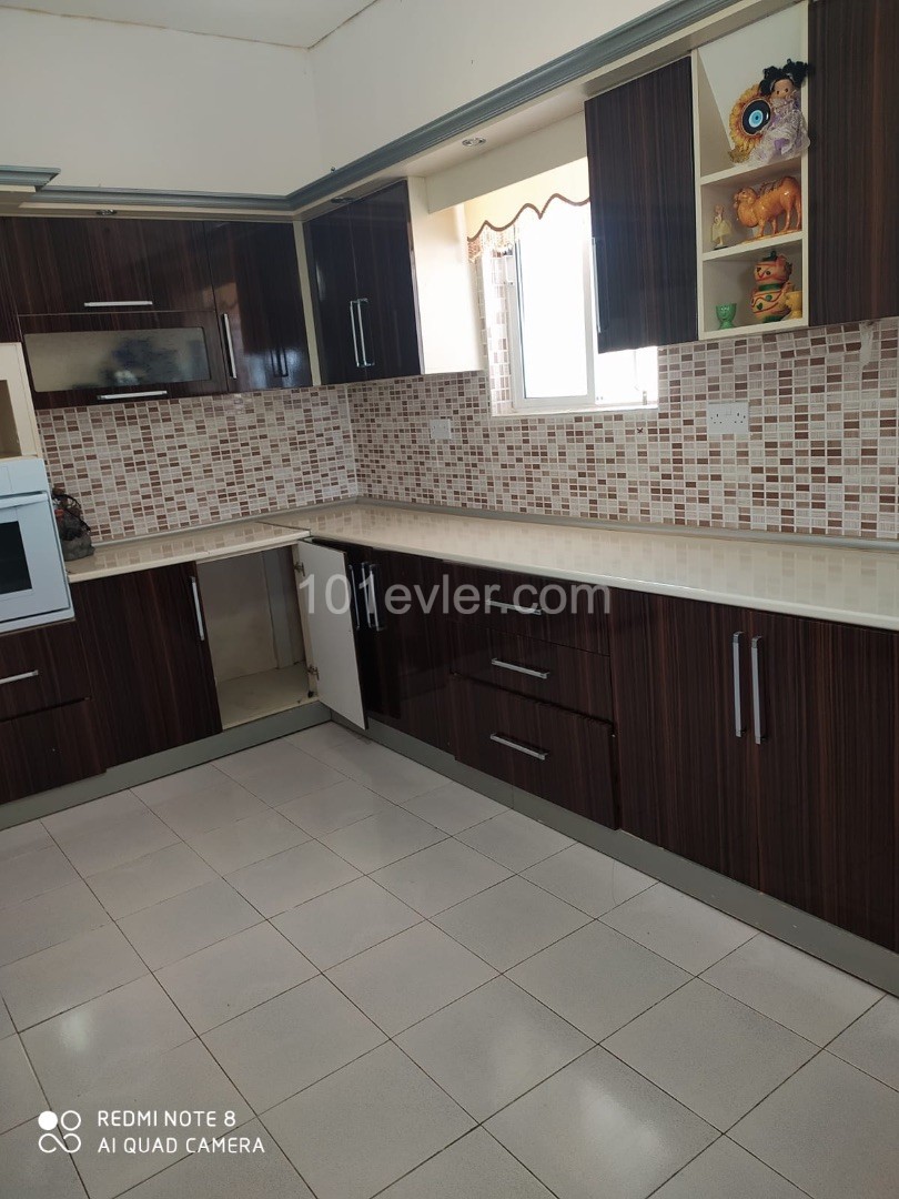 Detached House To Rent in Derince, Iskele