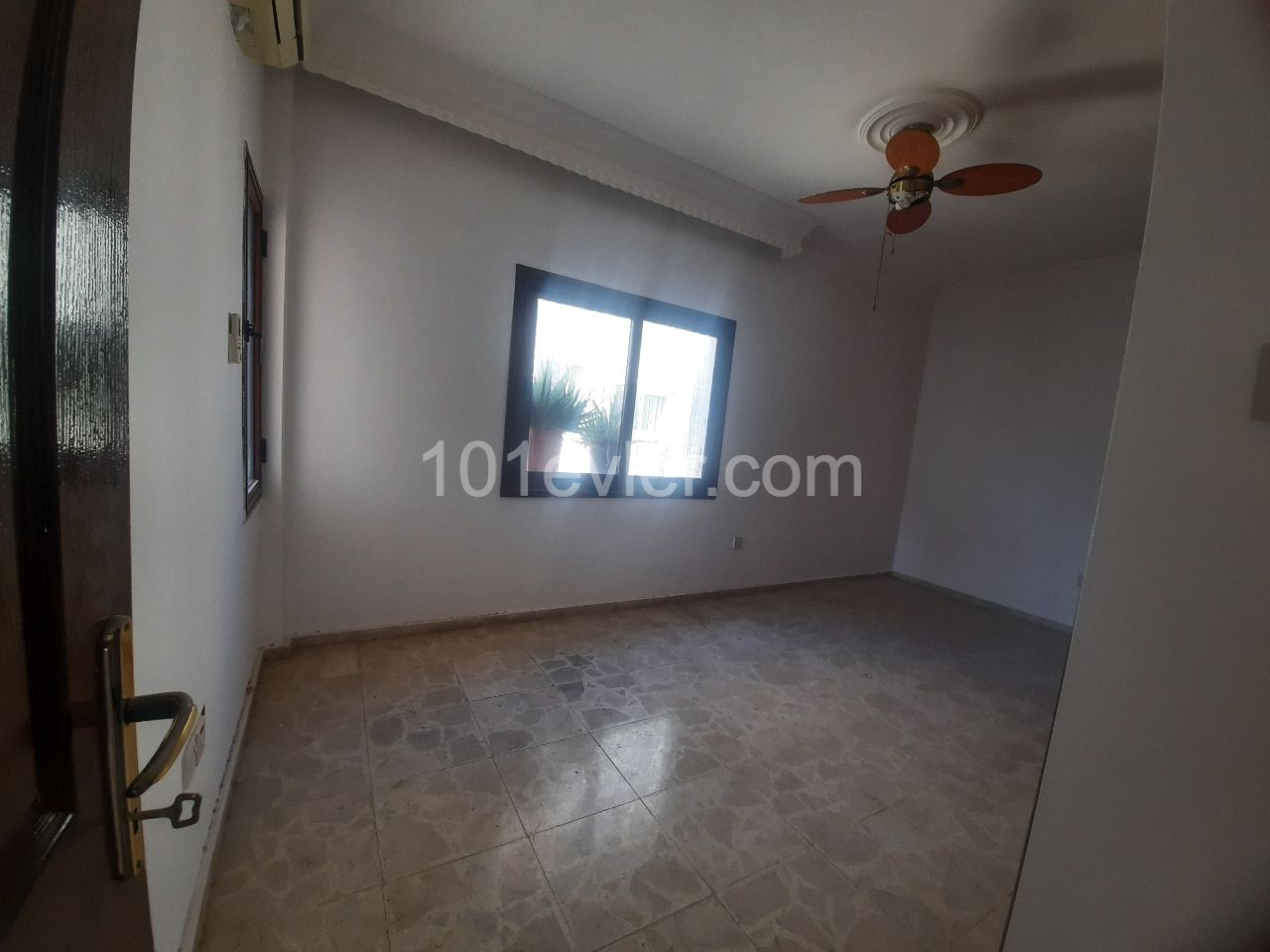 3+1 flat for sale in magusa police station ** 