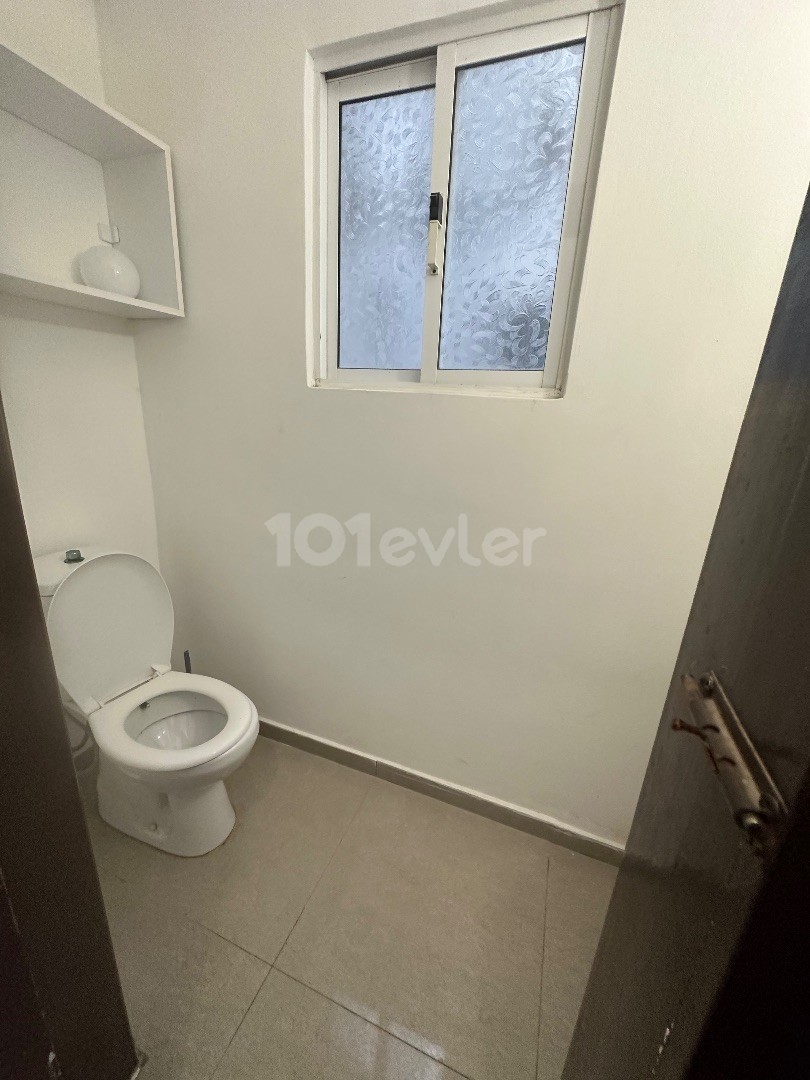 1 floor 3+1 flat with Turkish husband for sale in Famagusta Sakarya area