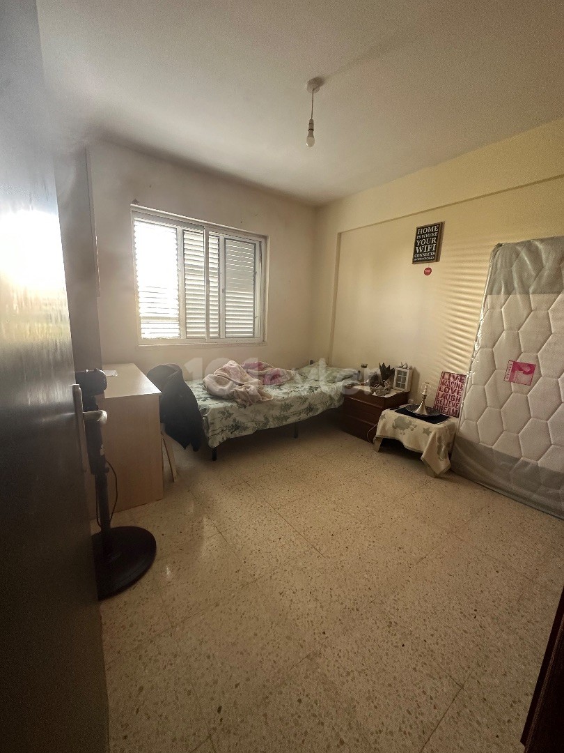 1 floor 3+1 flat with Turkish husband for sale in Famagusta Sakarya area