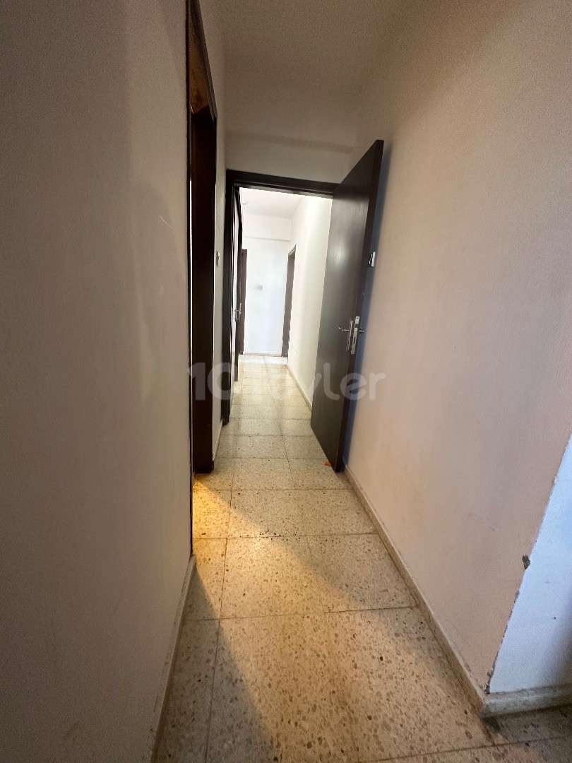 1 floor 3+1 flat with Turkish husband for sale in Famagusta Sakarya area