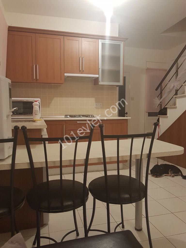 Girne Zeytinlik Bölgesin'de Eşyalı 2+1 Kiralık  Dublex Daire!!!