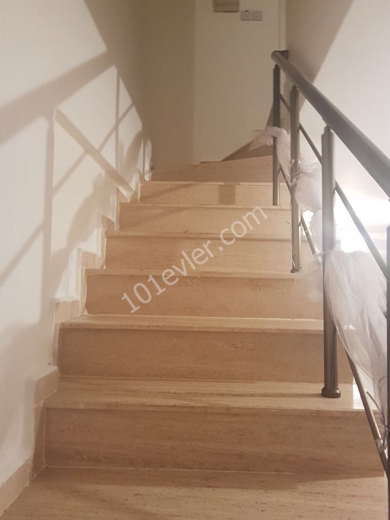 Girne Zeytinlik Bölgesin'de Eşyalı 2+1 Kiralık  Dublex Daire!!!