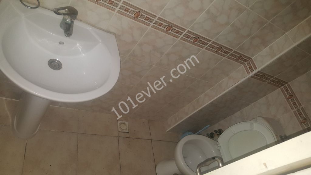 Girne Merkezde Servis Güzergahları,Toplu Taşıma Durakları,Çarşı İçi ve Sulu Çembere 5 dk.Yürüme Mesafesinde 3+1 Eşyalı Kiralık Daire!!!