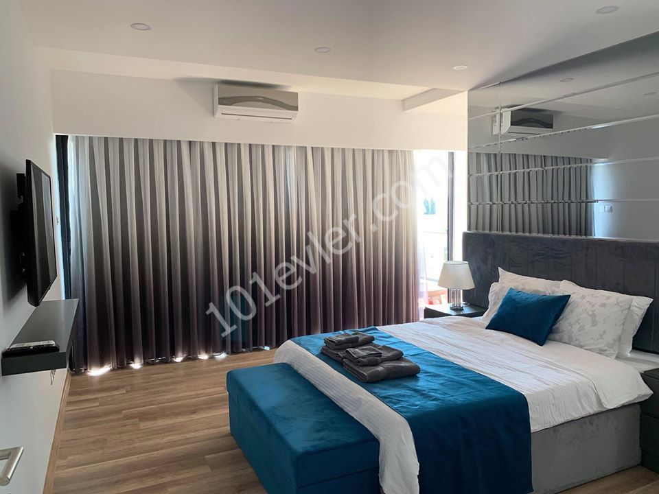 Penthouse For Sale in Küçük Kaymaklı, Nicosia