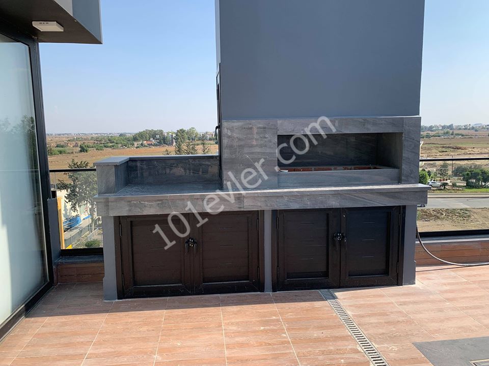 Penthouse For Sale in Küçük Kaymaklı, Nicosia