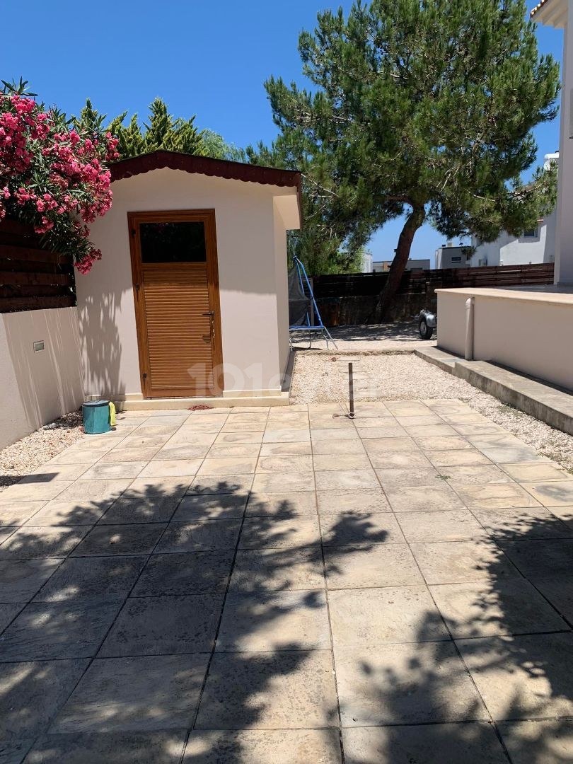 VOLL MÖBLIERTE 4+1 LUXUSVILLA MIT POOL IN ALSANCAK ** 