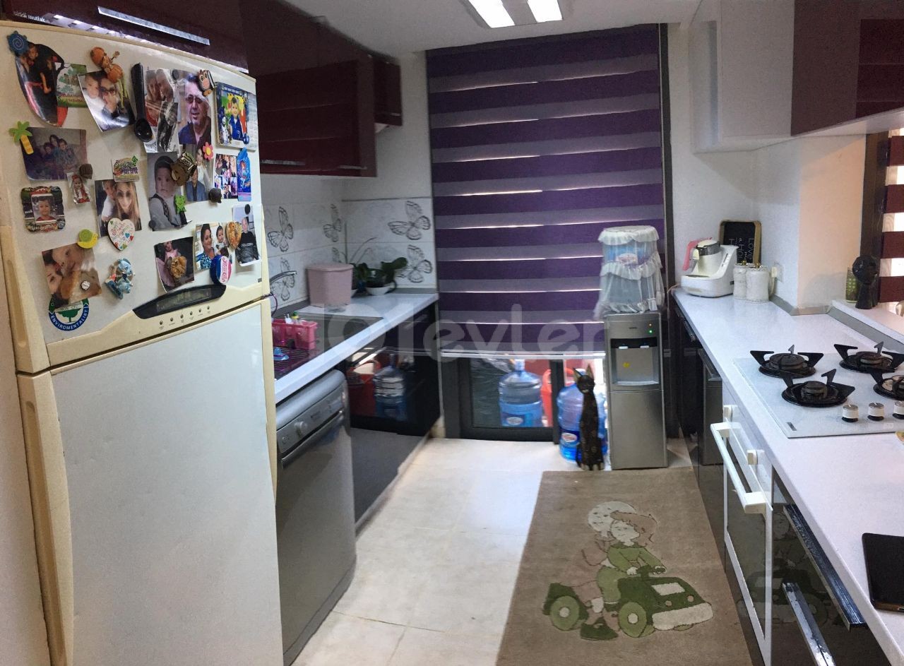 3+1 Wohnung zum Verkauf in der Region Yenişehir, in der Nähe des Finanzamtes, in zentraler Lage