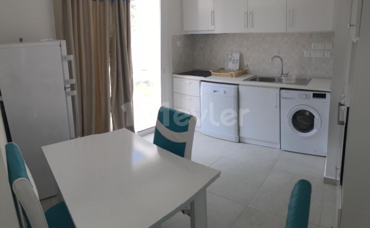 Girne Alsancak'da Bluemar Sitesi Ortak Havuzlu 1+1 Ev Günlük Kiralk