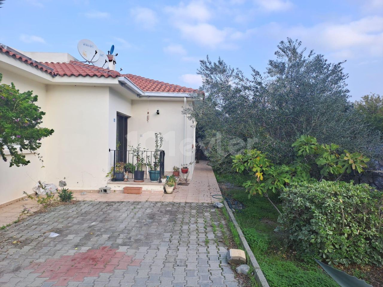 خانه با باغ خصوصی و استخر اختصاصی برای فروش در منطقه Girne Lapta