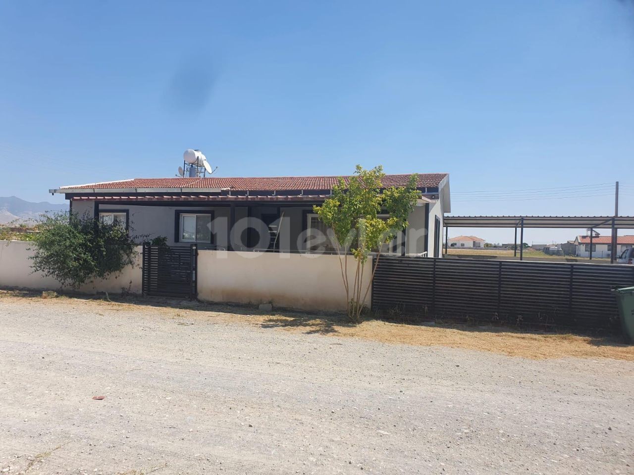 Detached house for sale in 640 m2 land in the Lefkoşa Düzova Region, 3+1