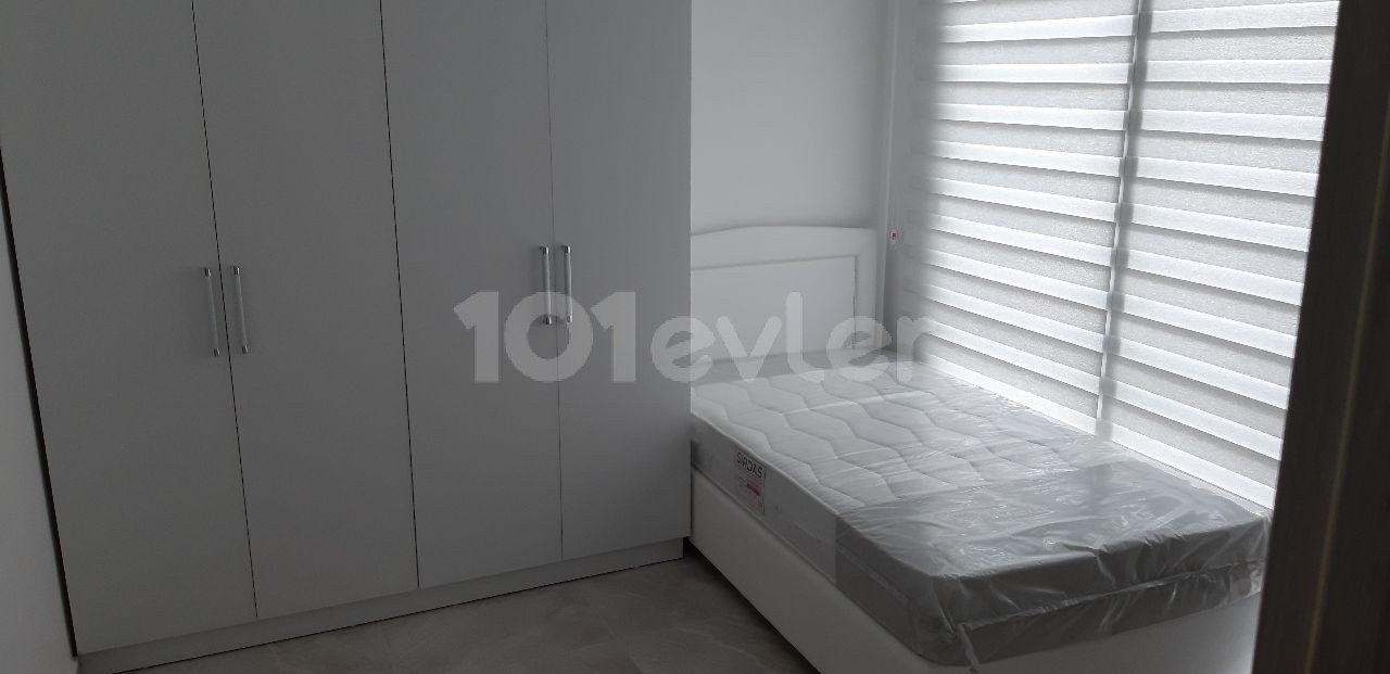 deniz kırtasiye yanında , ana yola çok yakın 3+1 yeni full eşyalı kiralık daire